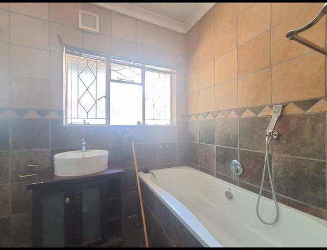 17 BEDROOM HOUSE FOR SALE IN VANDERBIJLPARK SE 7
